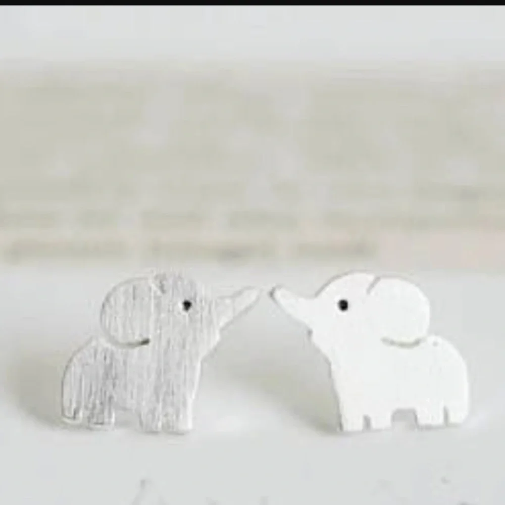 Silver elephant earrings🐘